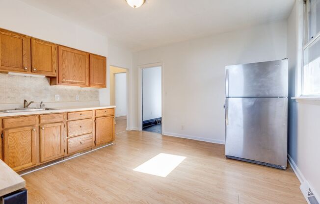 1 bed, 1 bath, $950, Unit Apt 1 (Bottom Side Door)