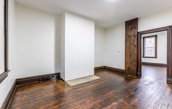 AVAILABLE NOW  - Spacious home w/ Patio in Mt. Washington!