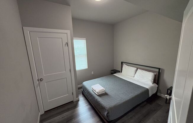 4 beds, 2 baths, $2,200, Unit 4/2