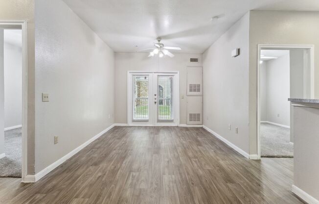 2 beds, 1 bath, 787 sqft, $1,310