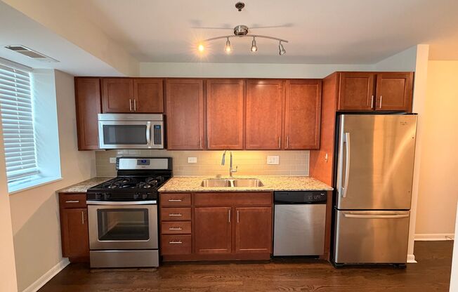 1 bed, 1 bath, $1,650, Unit 905