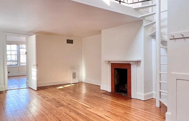 Large 1 BR Located On Historical, Tree Lined Clinton Street!*Available September*