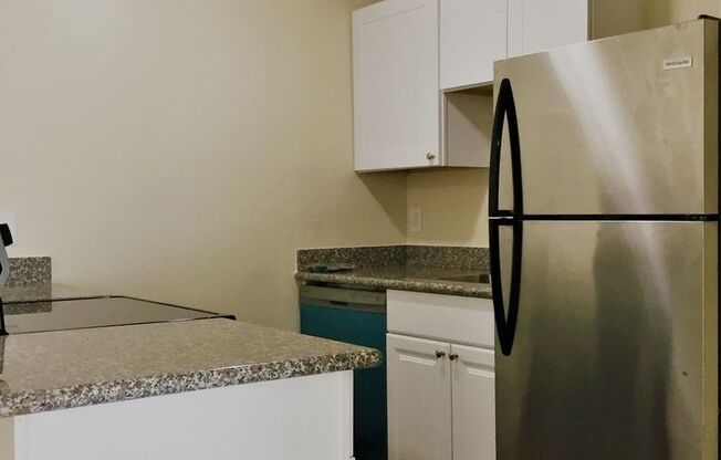 2 beds, 1 bath, 780 sqft, $1,375, Unit 38