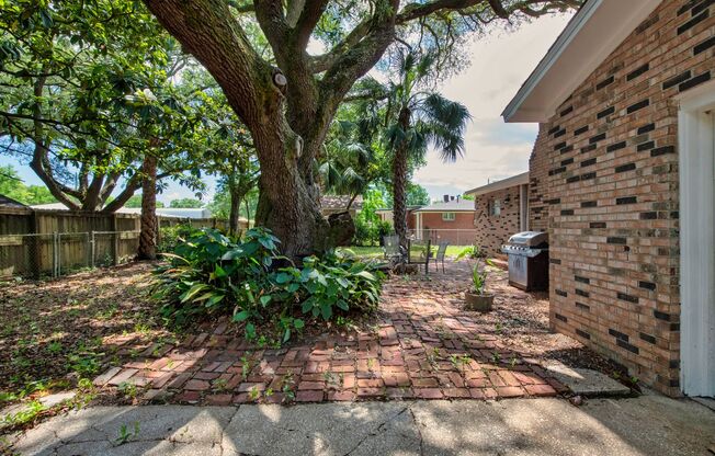 Fully Furnished Home Just Outside NAS Pensacola Available Now!