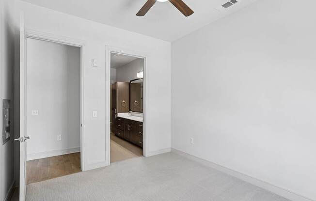 A bedroom with a ceiling fan and a closet at Knox Heights Apartments in Dallas, TX