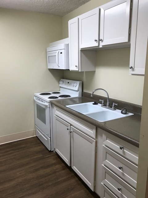 1 bed, 1 bath, 734 sqft, $1,365