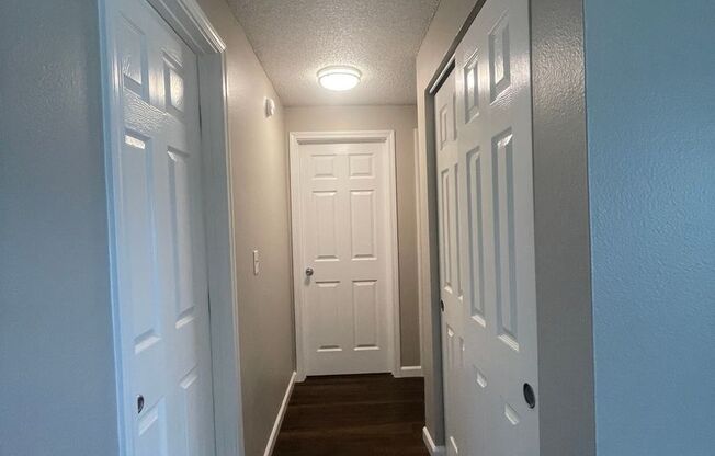 2 beds, 1 bath, 945 sqft, $1,575, Unit 033