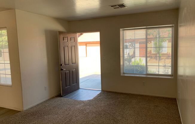 2 beds, 1 bath, 784 sqft, $1,595, Unit 2