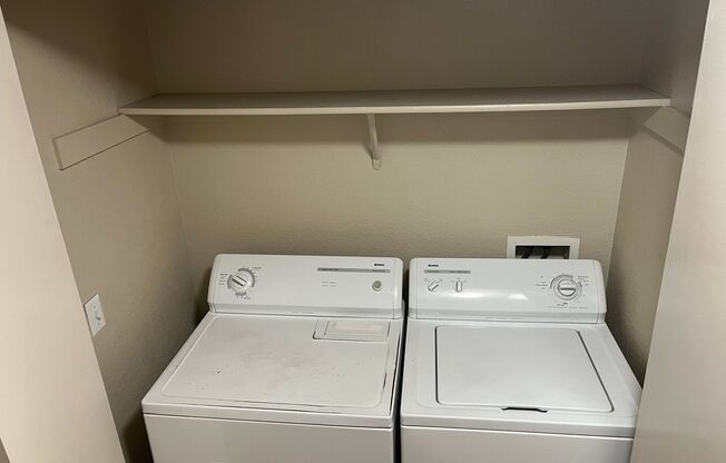 2 beds, 1 bath, 848 sqft, $1,900, Unit 1703