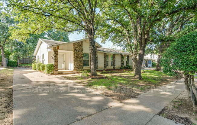 2909 WHITE OAK LN