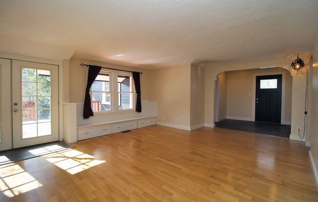 Remodeled 3 Bedroom Burlingame Cottage with Gorgeous Yard