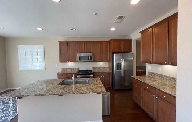 A beautiful House 3 bd/ 3 full ba in Escondido