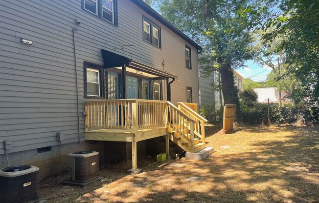 587 COLONIAL CIR SE