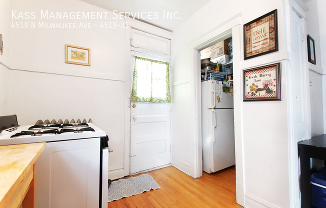 4519 N MILWAUKEE AVE