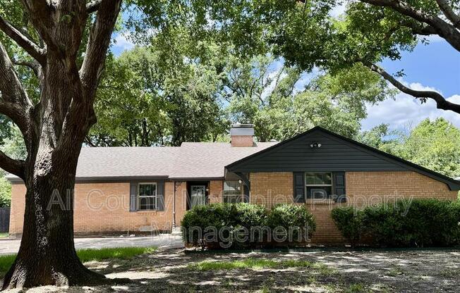 506 S LOIS LN