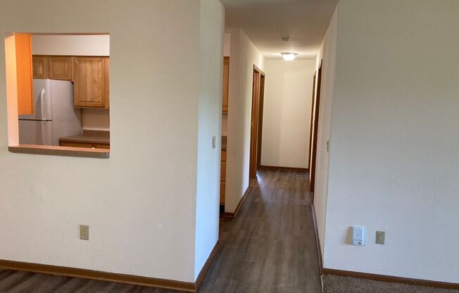 3 beds, 1 bath, 1,040 sqft, $1,695, Unit 3172-302