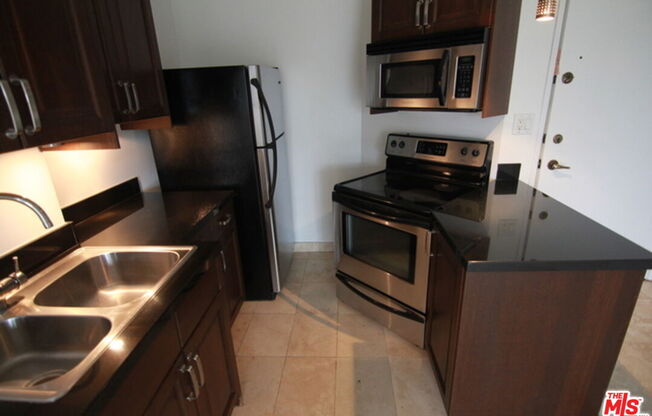 1 bed, 1 bath, 700 sqft, $2,450, Unit 204