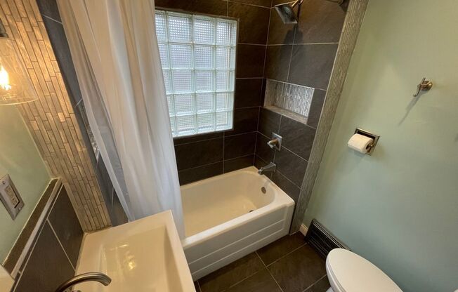 AUGUST MOVE IN! 4 Bedroom House w/ 2 Bath