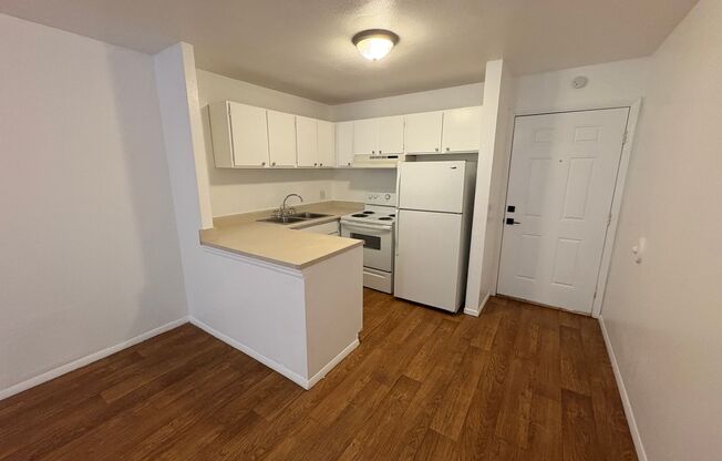 2 beds, 1 bath, 650 sqft, $1,375, Unit 26