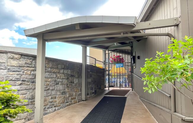 Waterfront 2bd/1bth Condo Downtown Kirkland, $2,750/mo.