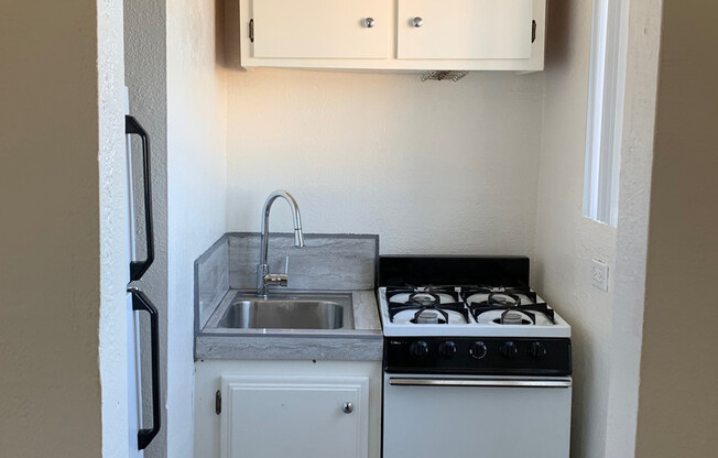 Studio, 1 bath, $1,695, Unit 2221 Abbott Street, #10