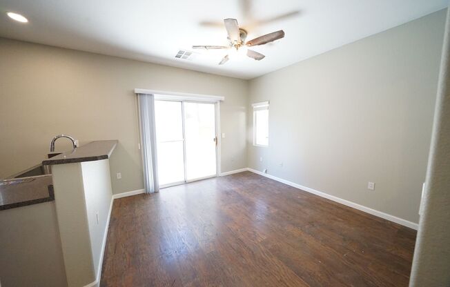 3 beds, 2.5 baths, $1,695, Unit Parcel #: 123-30-510-105