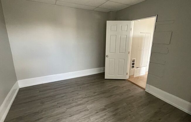 1 bed, 1 bath, 370 sqft, $975, Unit Unit 6