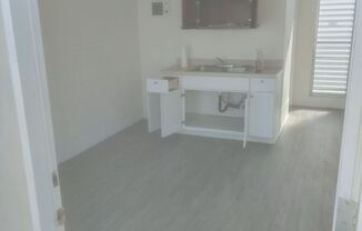 Studio, 1 bath, 204 sqft, $1,250, Unit 30