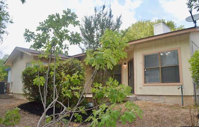 Charming 3 bed 2 bath with a converted garage in Heritage Farms