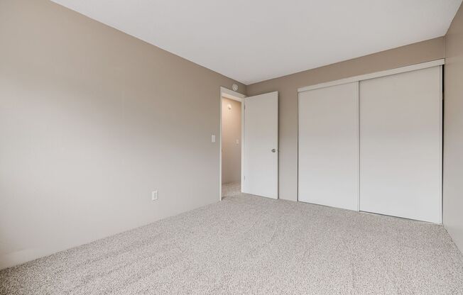 2 beds, 1 bath, 735 sqft, $1,545, Unit 07