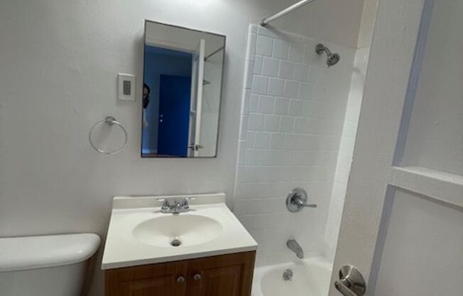 Studio, 1 bath, $1,295, Unit 1097 St. Louis Ave. #C