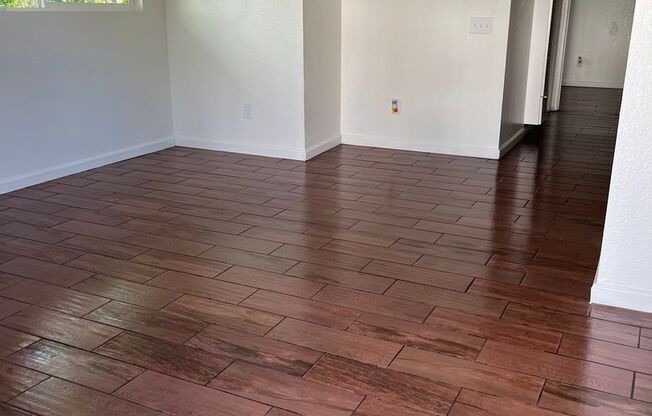 2 beds, 1 bath, 720 sqft, $2,095, Unit B6