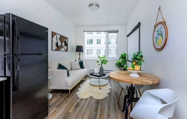 1 bed, 1 bath, 515 sqft, $1,450, Unit 404
