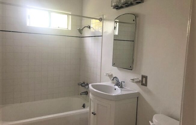 1 bed, 1 bath, 561 sqft, $1,900, Unit 1782-211