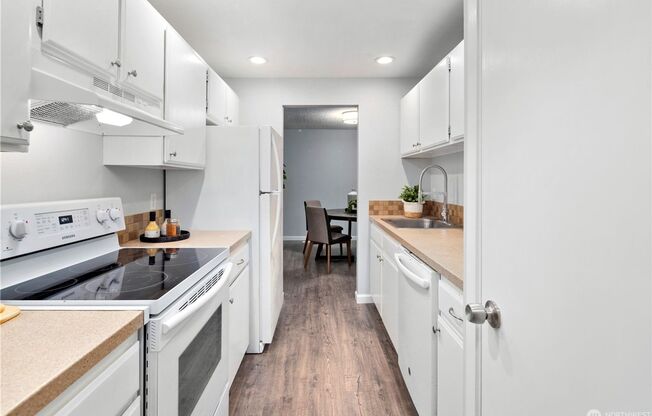 2 beds, 2 baths, $2,095, Unit #1106