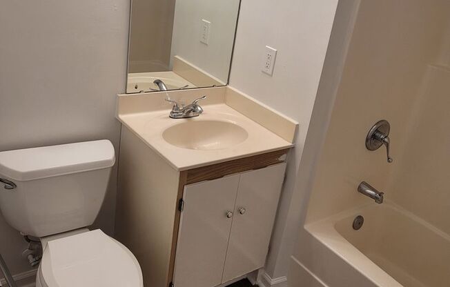 1 bed, 1 bath, 600 sqft, $900, Unit 1901 15D