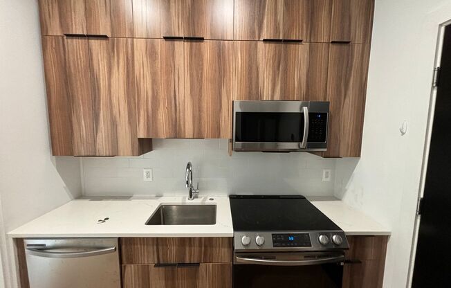 Studio, 1 bath, 297 sqft, $1,643, Unit 11