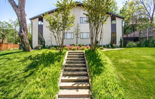 5722 GASTON AVE