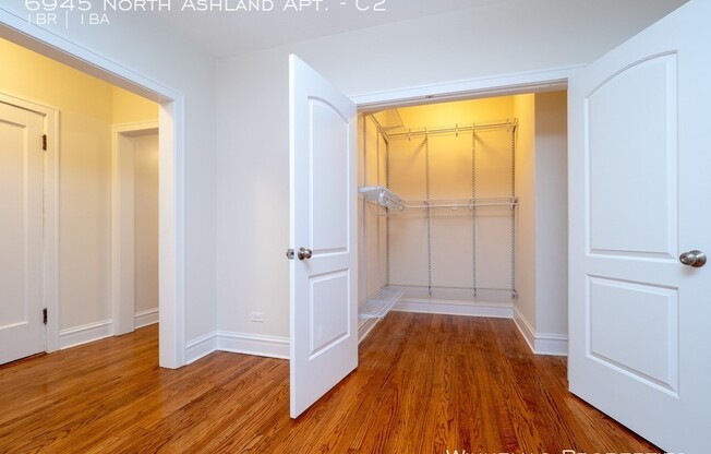 6945 North Ashland Apt.