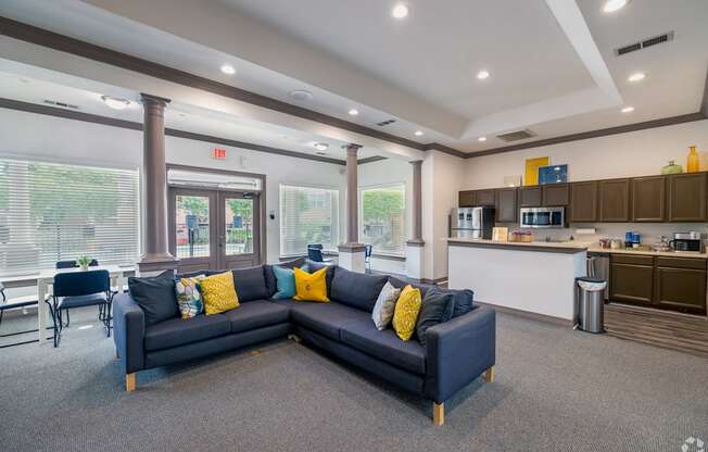 the preserve at ballantyne commons community living room and kitchen