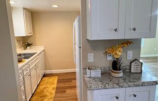 2 beds, 2 baths, 882 sqft, $2,295, Unit 07