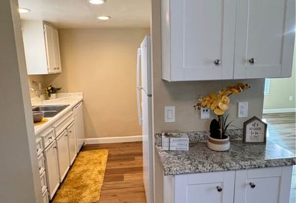 2 beds, 2 baths, 882 sqft, $2,225, Unit 52