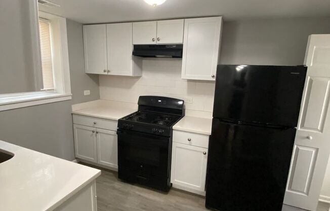 3 beds, 1 bath, 800 sqft, $1,800