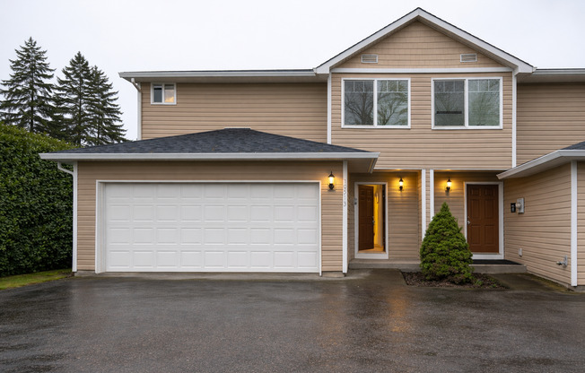 Spacious 3 bedroom Walnut Grove Town House for Lease - 10513 NE 63rd St