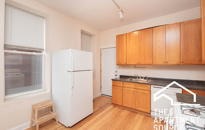 1846 W 18 ST