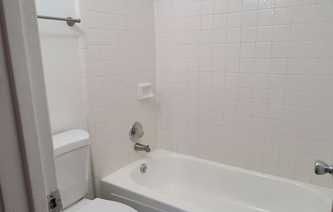 1 bed, 1 bath, 550 sqft, $990, Unit 335