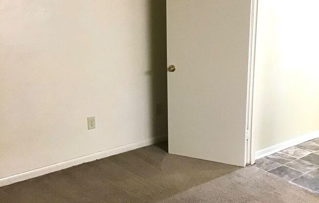 2 beds, 2 baths, 995 sqft, $800, Unit 14