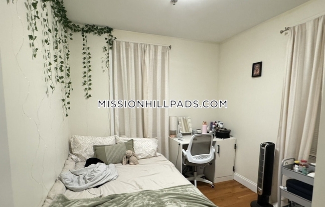 4 beds, 2 baths, $5,000, Unit 2