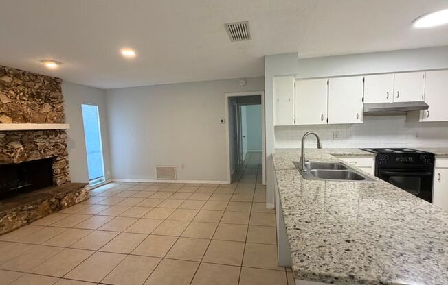 TWO WEEKS FREE! Cozy remodeled 2 bed 1.5bath in Winter Park
