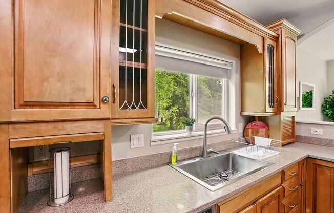 Short Term Rental! Beautiful Fully furnished 4 bedroom 2.5 bath